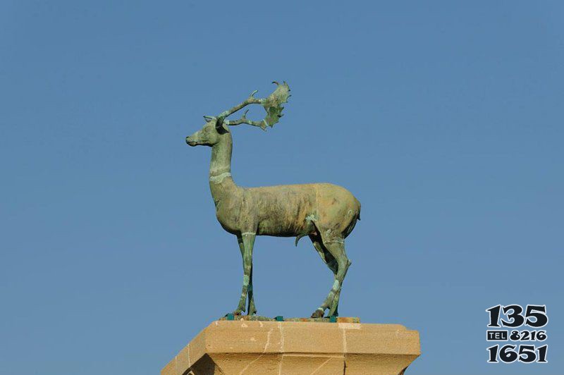 广场驯鹿景观铜雕图片