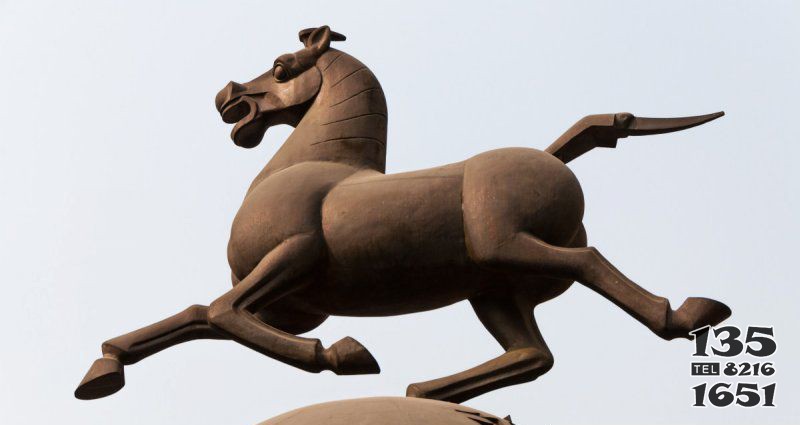马踏地球旅游标志铜雕图片