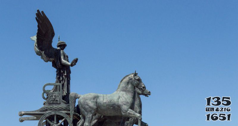 广场阿波罗战车景观铜雕图片