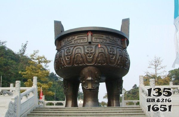 大型铜鼎寺庙铜雕图片