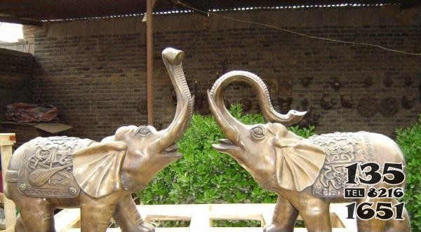 铜雕吉祥小象公园动物雕塑图片