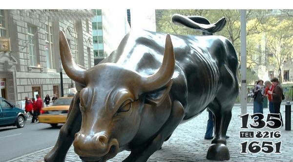 华尔街牛玻璃钢仿铜牛雕塑图片