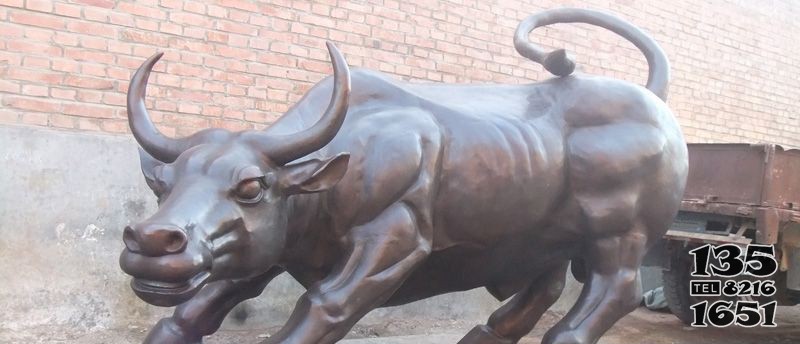 华尔街牛企业门口铜雕塑图片