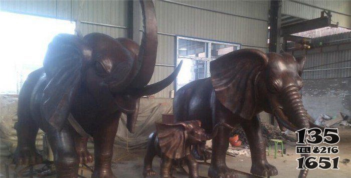 铸铜大象公园动物铜雕图片