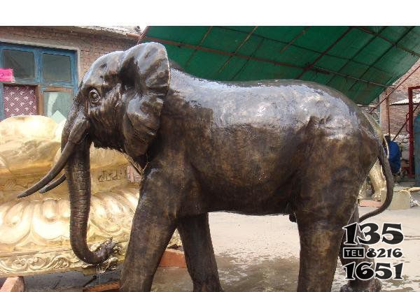 大象公园动物铜雕图片