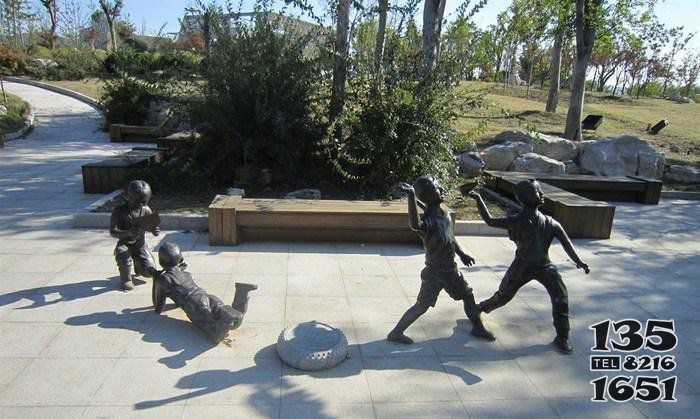 公园玩耍的儿童人物铜雕图片