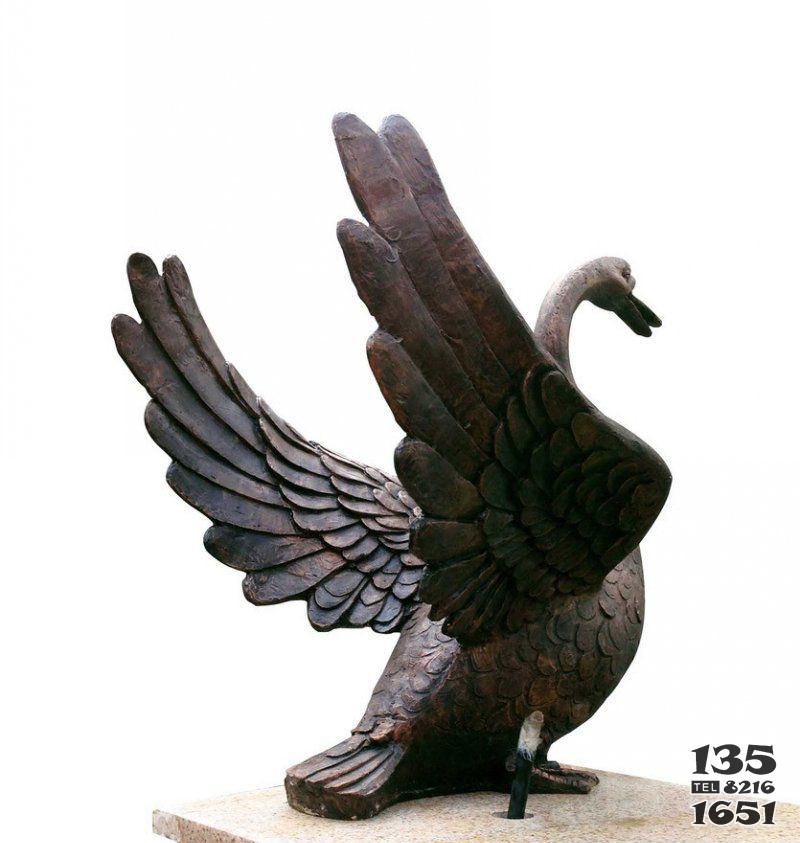 公园展翅的天鹅动物铜雕图片