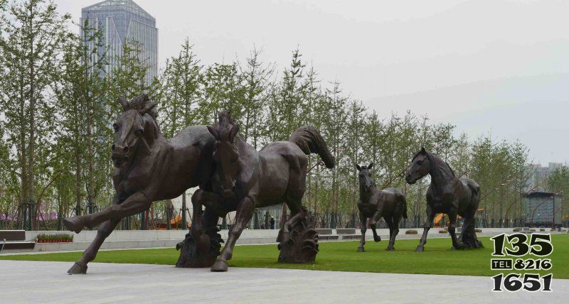 广场奔马动物铜雕图片