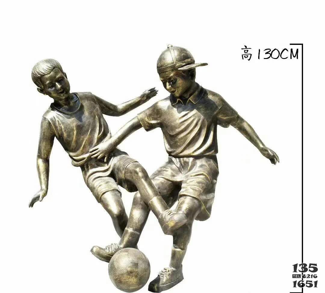 踢足球人物铜雕图片