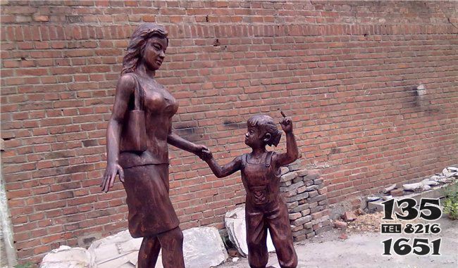 公园妈妈带孩子人物铜雕图片