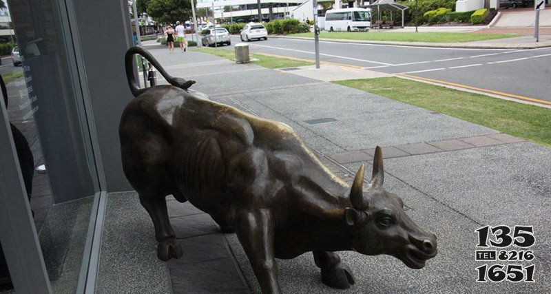 街边牛动物铜雕图片