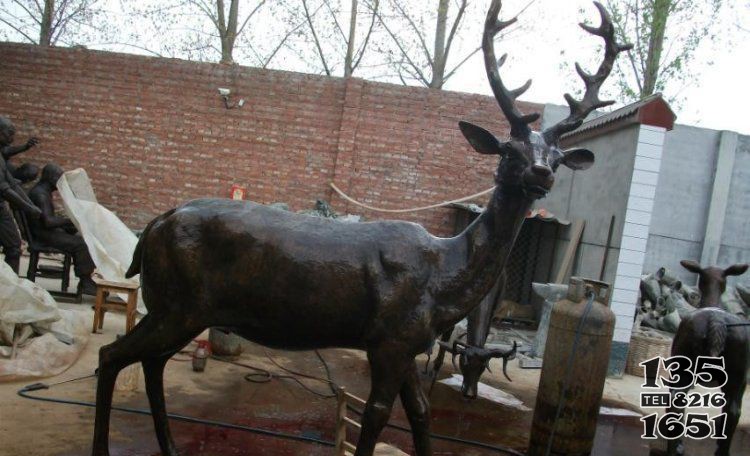 铜雕鹿公园动物雕塑图片