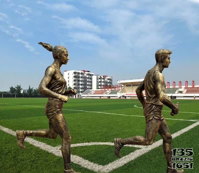 校园跑步人物铜雕图片