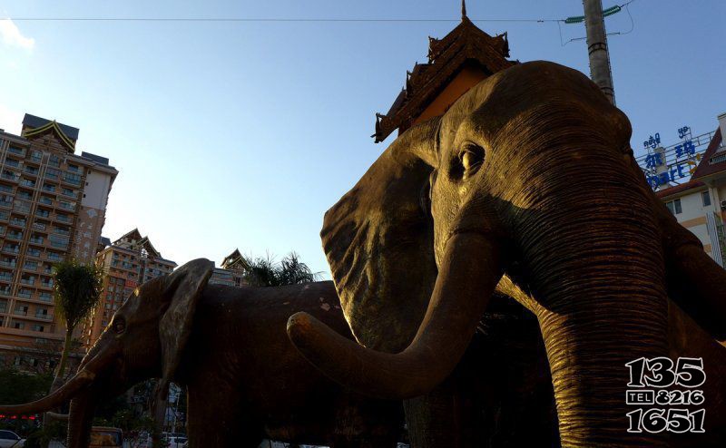 步行街大象景观铜雕图片