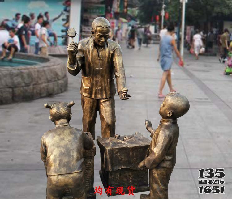 街头卖货郎人物铜雕 图片