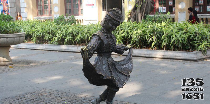 广场小女孩跳舞人物铜雕图片