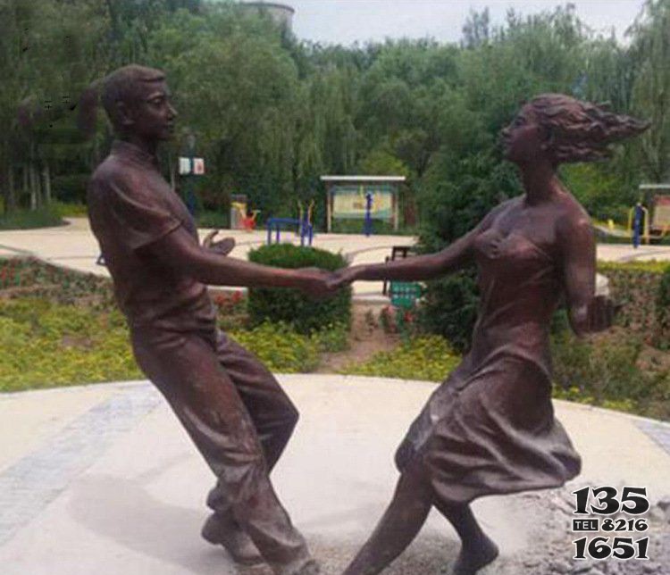 铜雕公园夫妻跳舞人物摆件图片