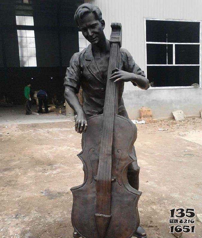 公园拉大提琴的人物景观铜雕图片