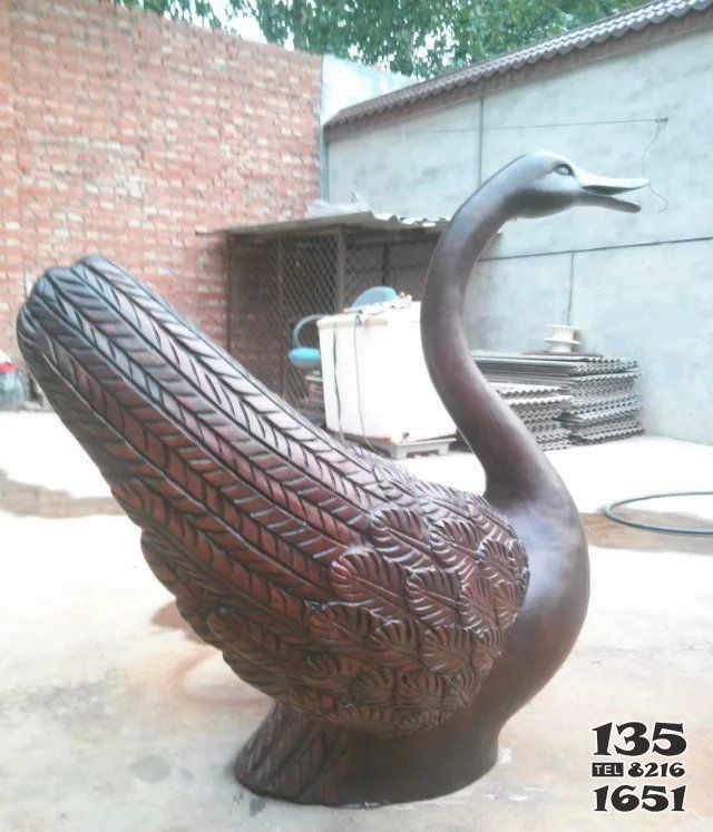 天鹅公园天王动物铜雕图片