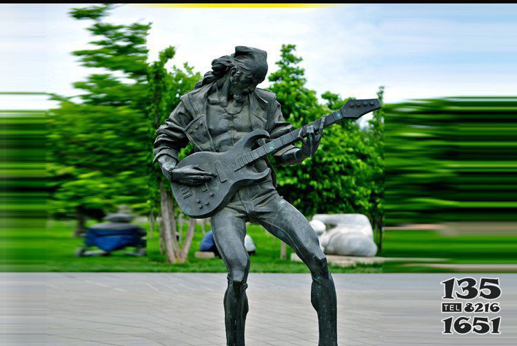 弹吉他的人物公园景观铜雕摆件图片