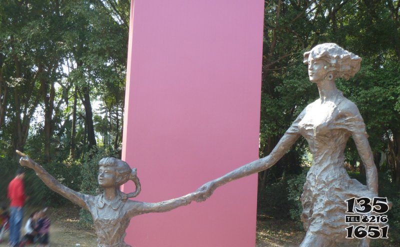 公园母女人物铜雕图片