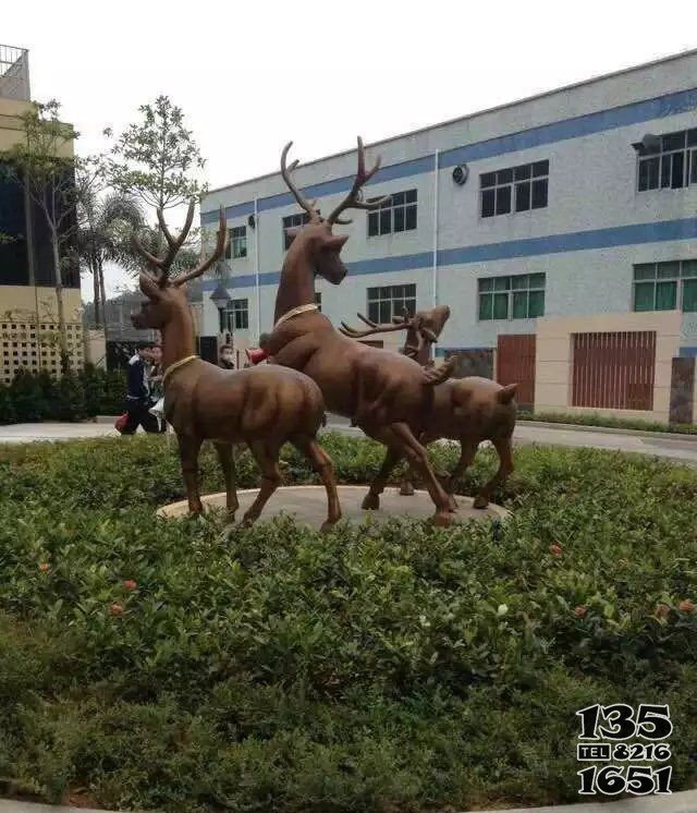 梅花鹿小区企业动物铜雕图片