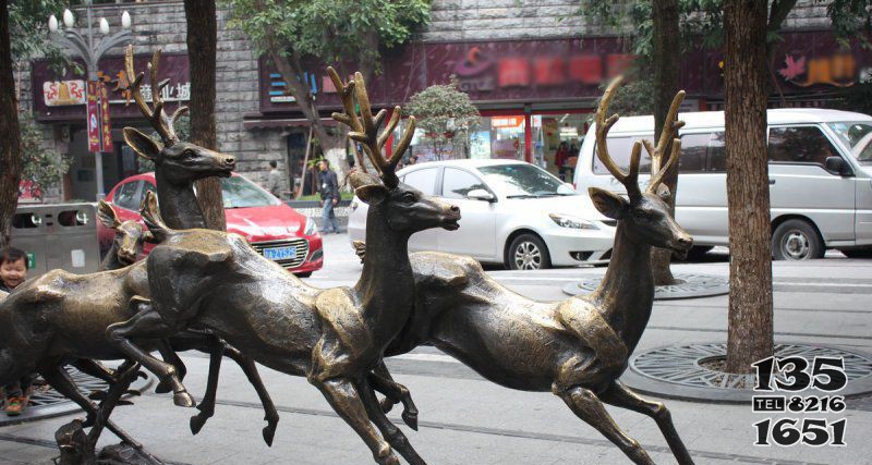 奔跑的梅花鹿街边景观铜雕图片