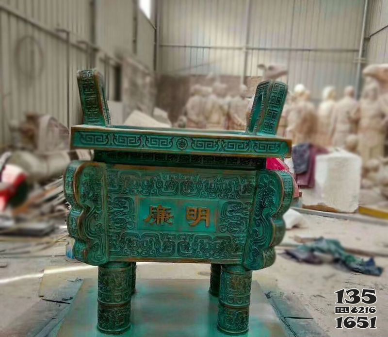 寺庙景观铜鼎雕塑图片