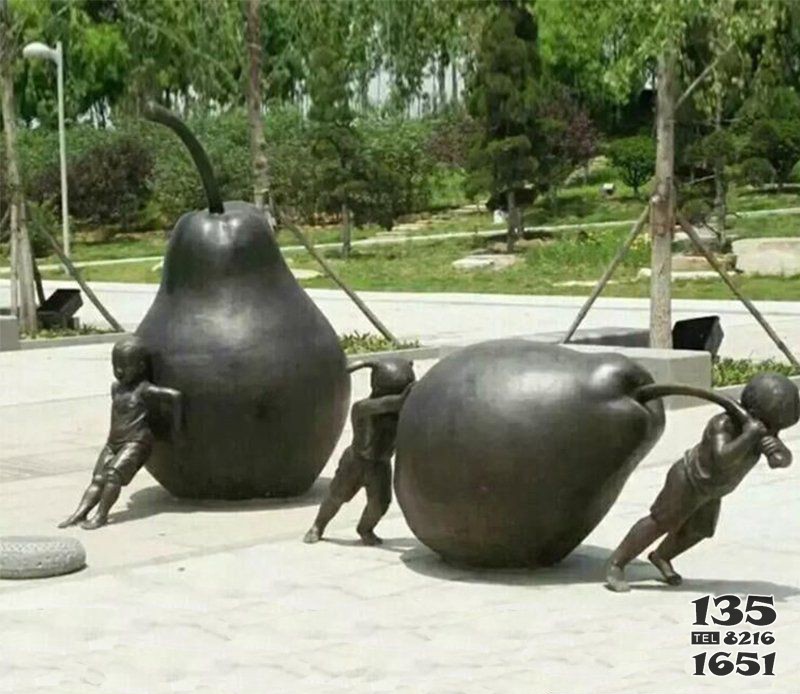 公园推鸭梨的小孩小品铜雕图片