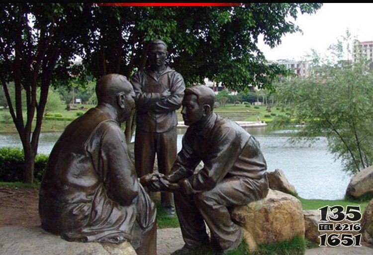 广场铜雕陪老人说话小品雕塑图片