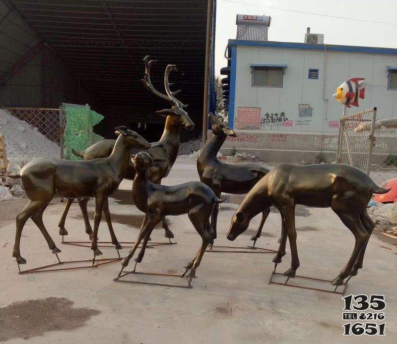 抽象鹿群铜雕图片