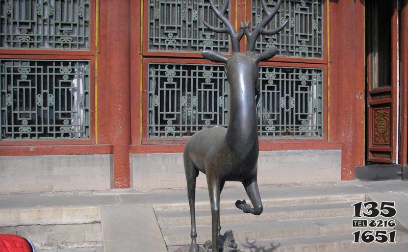公园梅花鹿动物铜雕图片