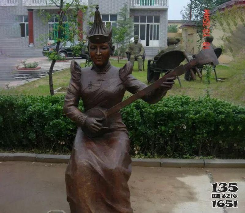 蒙古族女人演奏公园人物铜雕图片