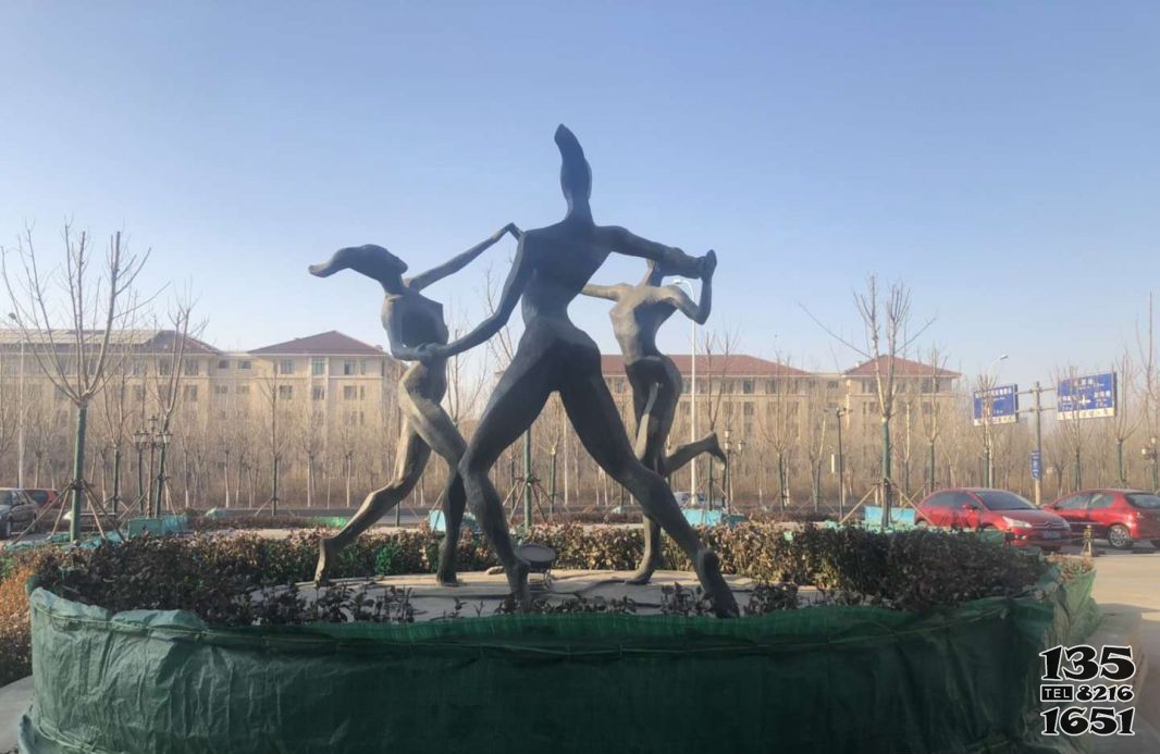 三人跳舞抽象铜雕塑图片