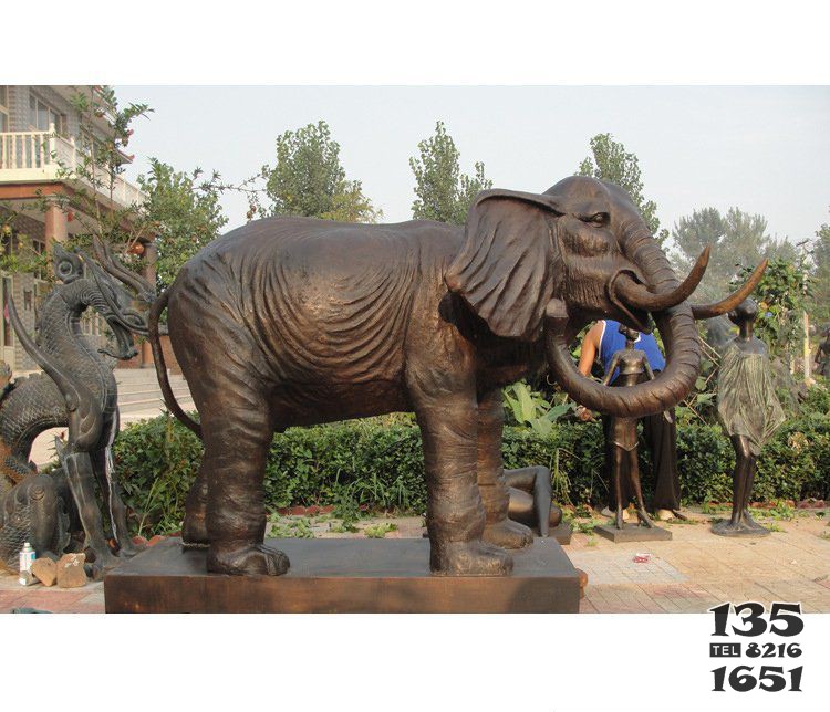 大型铜雕象公园景观雕塑图片
