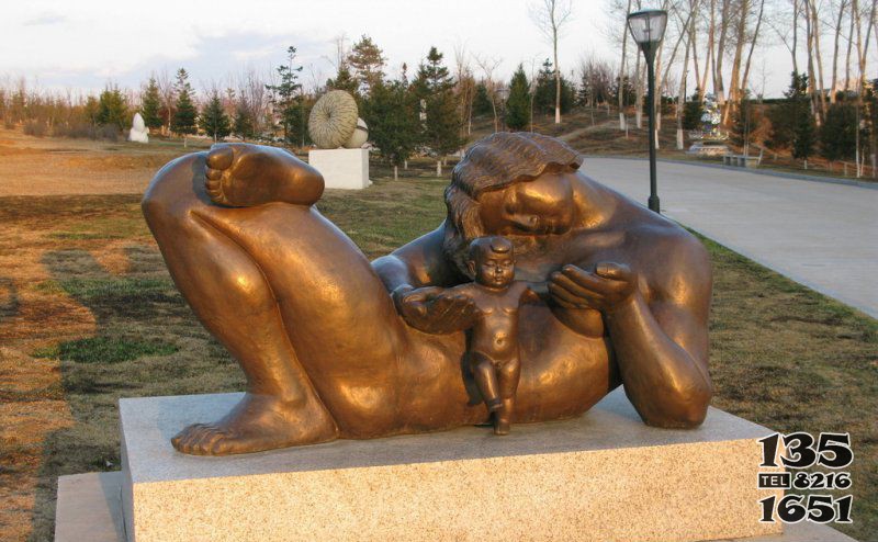 公园母子人物铜雕图片