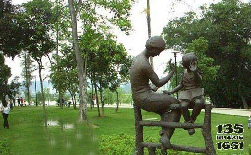 广场铜雕母子玩游戏人物雕塑图片