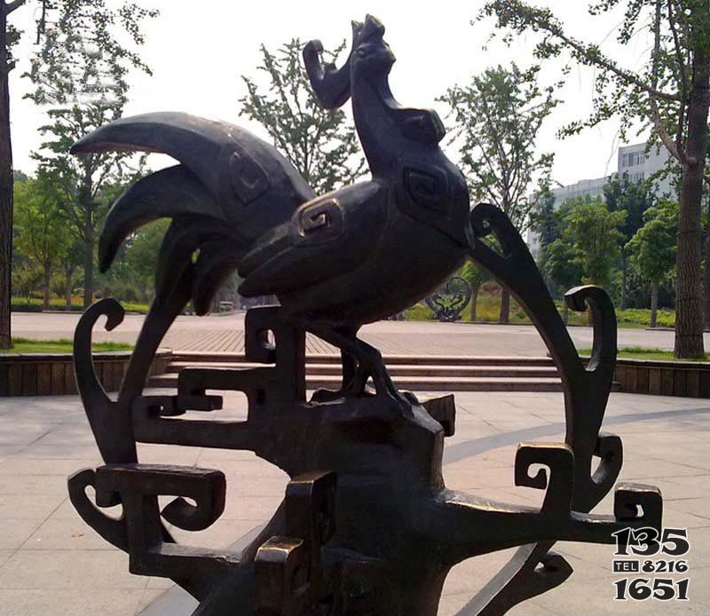 公园抽象公鸡铜雕图片