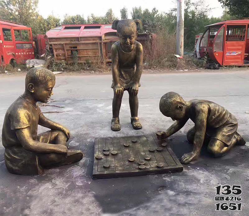 公园下象棋的儿童小品铜雕图片