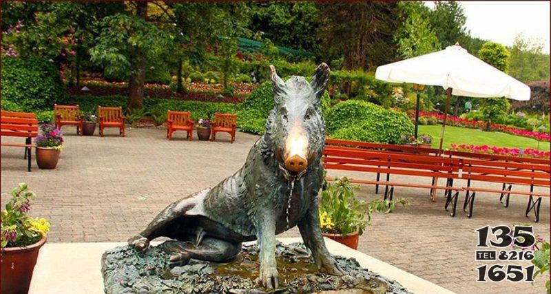 江镇公园野猪动物铜雕图片