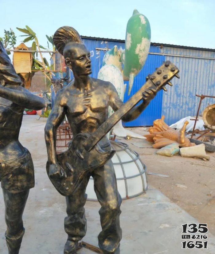 玩乐器的西方人物铜雕图片