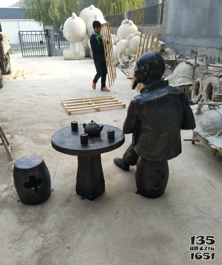 公园喝茶的老人铜雕图片