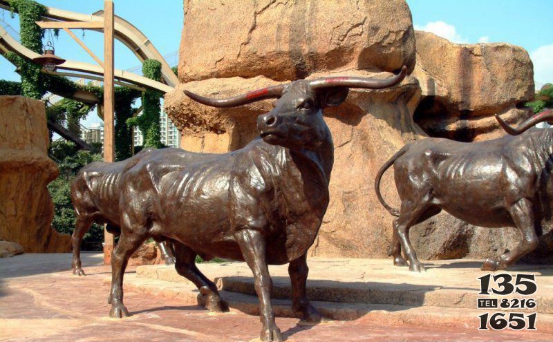公园牛动物铜雕图片