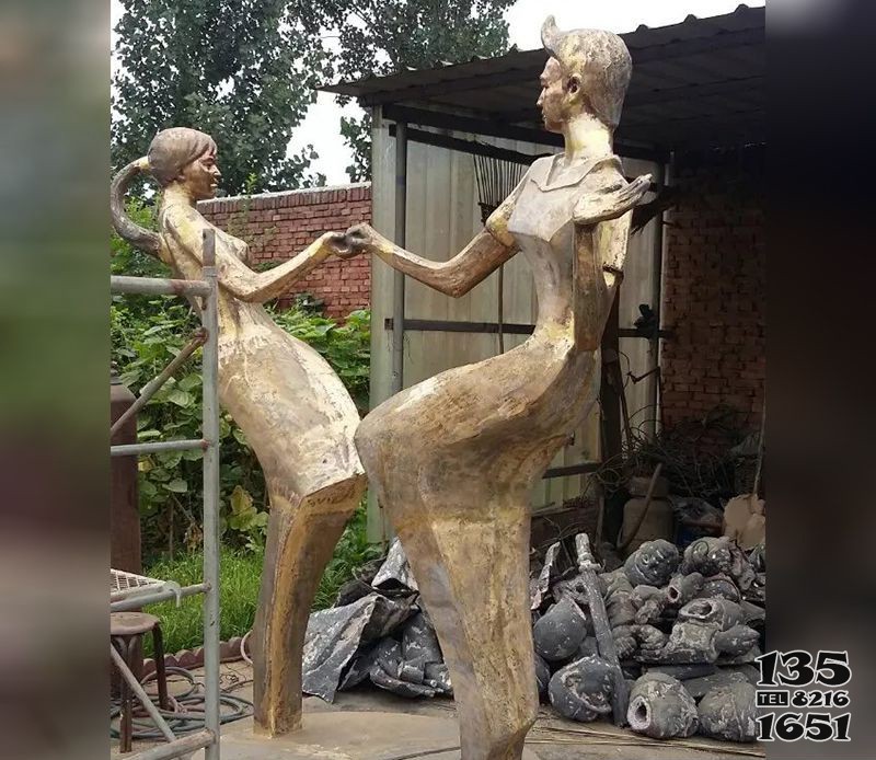 情侣跳舞广场景观铜雕图片
