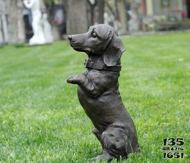 站立的小狗铜雕图片