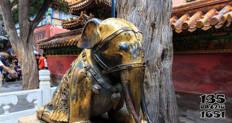 趴着的大象动物铜雕图片