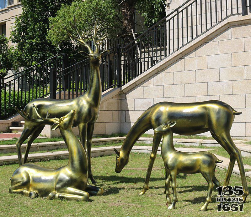 公园铜雕鹿图片