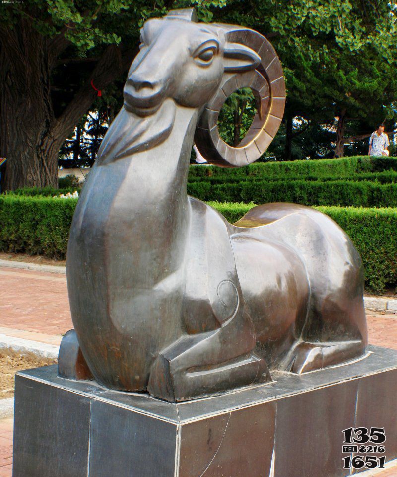 公园羊动物铜雕图片