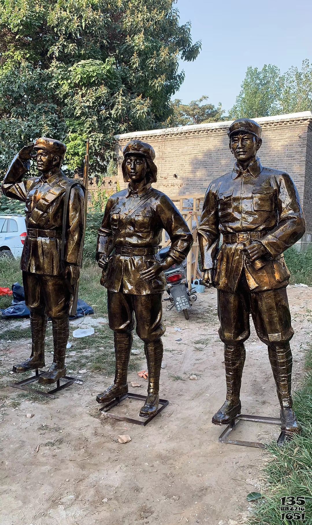 铜雕解放军人物雕塑图片