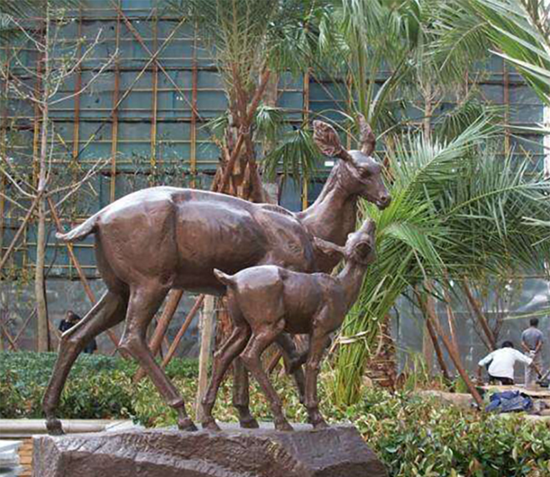 母子鹿铜雕图片
